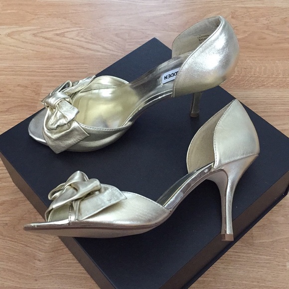 Steve Madden 3.5” Gold Heel - Like New - Picture 1 of 4
